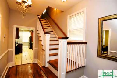 Main picture of 519 E 37th St