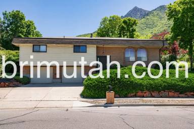 Main picture of 4823 S Naniloa Dr