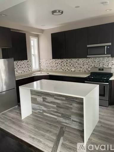 Main picture of 4240 W Washington Blvd