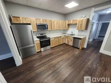 Main picture of 139 W Broadway St