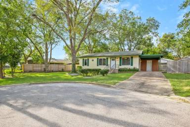 Main picture of 1206 Peach Tree Ln