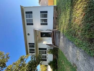 Main picture of 1900 Johnson Ct