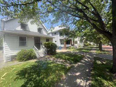 Main picture of 2818 E 119th St