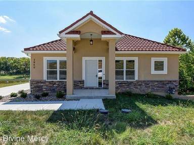 Main picture of 3842 N Forest Ave