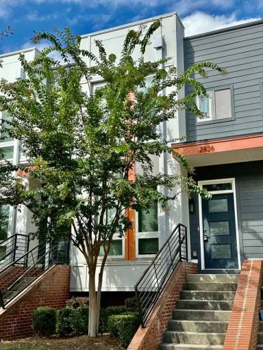 Main picture of 2826 Youngblood St