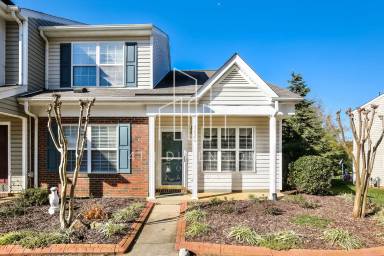 Main picture of 1020 Oak Blossom Way