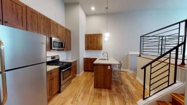 Main picture of 2701 W Girard Ave