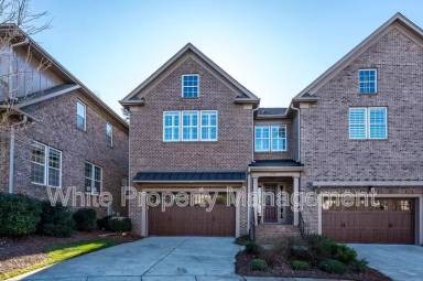 Main picture of 6821 Fairway Row Ln