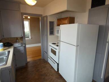 Main picture of 216 E 9th St
