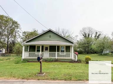Main picture of 118 W 3rd Ave