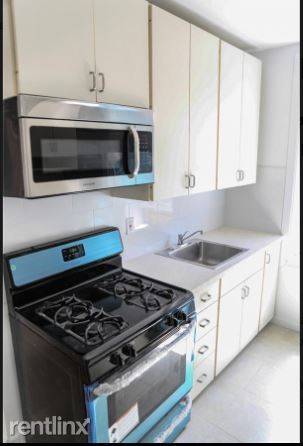 Main picture of 250 E 92nd St