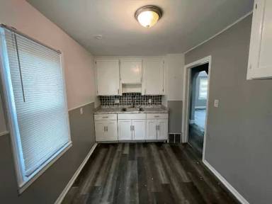 Main picture of 9119 Stahelin Ave