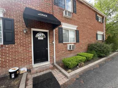 Main picture of 2445 Torquay Ave