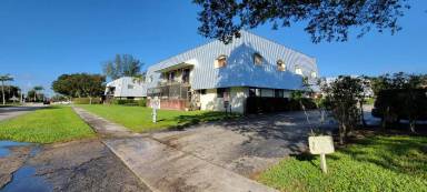 Main picture of 875 NW 13th St