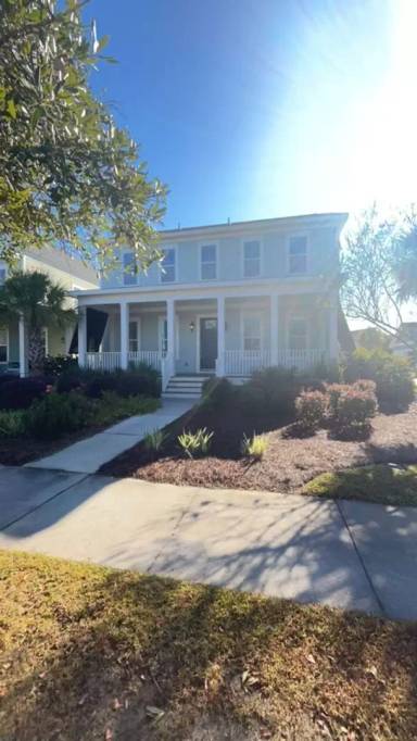 Main picture of 223 Gnarly Oak Ln