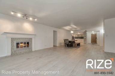 Main picture of 171 E 3rd Ave