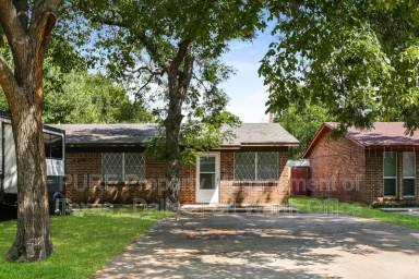 Main picture of 409 Cousins Ln