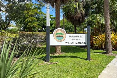 Main picture of 2401 NW 9th Ave