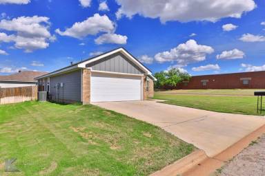 Main picture of 1 Woodcock Cir