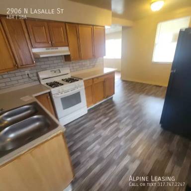 Main picture of 2906 N Lasalle St