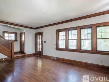 Main picture of 1214 Center St W