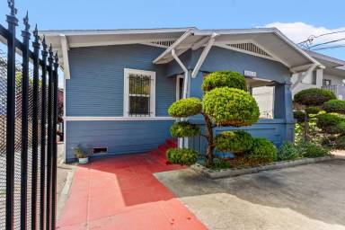 Main picture of 3318 Maple Ave