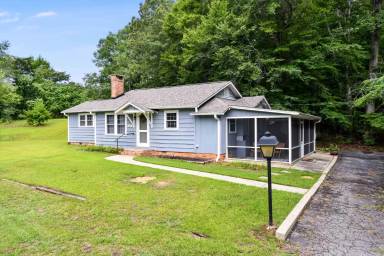 Main picture of 1601 Columbus Rd