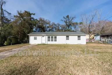Main picture of 406 Essex Dr
