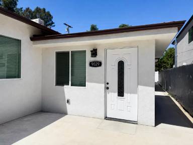 Main picture of 9027 Lindley Ave