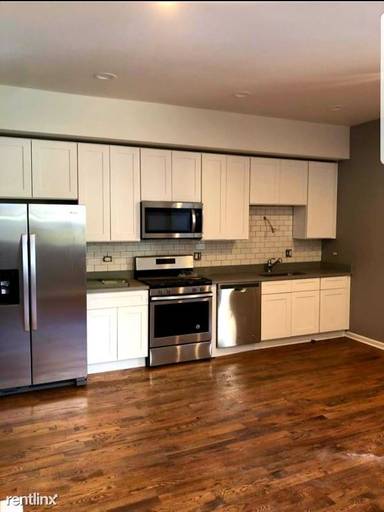 Main picture of 70 E 48th St