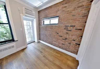 Main picture of 325 W 16th St