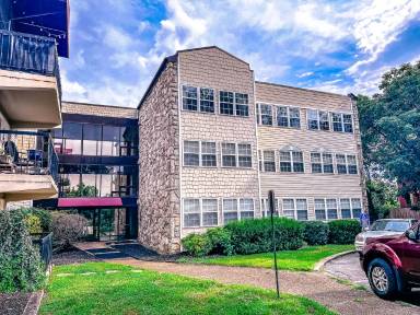 Main picture of 2749 Sullins St