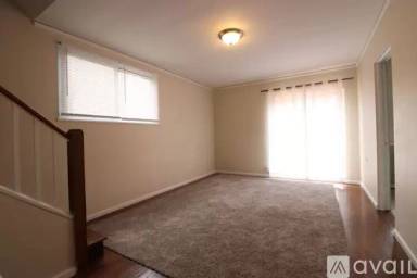 Main picture of 14 Chalmers Ln