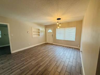 Main picture of 4203 E Yukon St