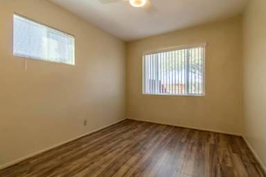Main picture of 1130 E Spring St