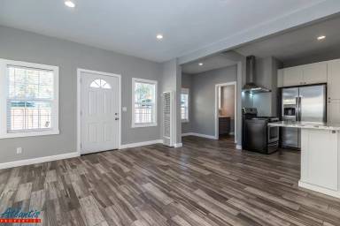 Main picture of 855 N 13th St