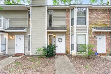 Main picture of 839 E Boyd Dr
