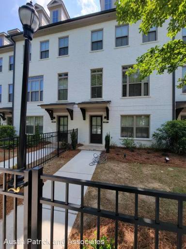 Main picture of 2877 Elmwood Dr SE