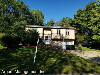 Main picture of 124 Fox Run Rd