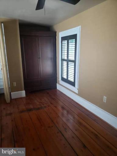 Main picture of 914 Hanover St