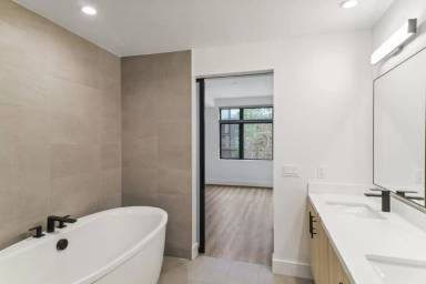 Main picture of 120 Dahlia Dr