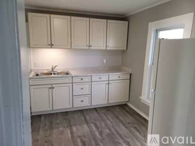 Main picture of 1381 Burnet Ave