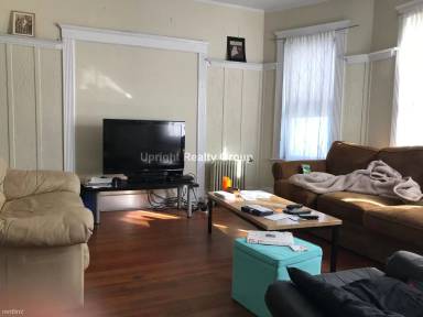 Main picture of 21 Linden St