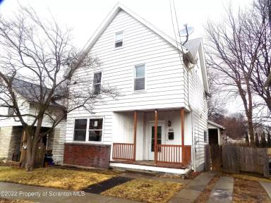 Main picture of 621 Delaware St