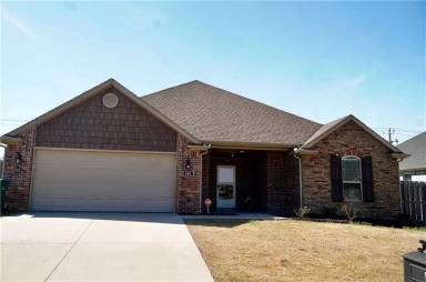 Main picture of 381 Holly St