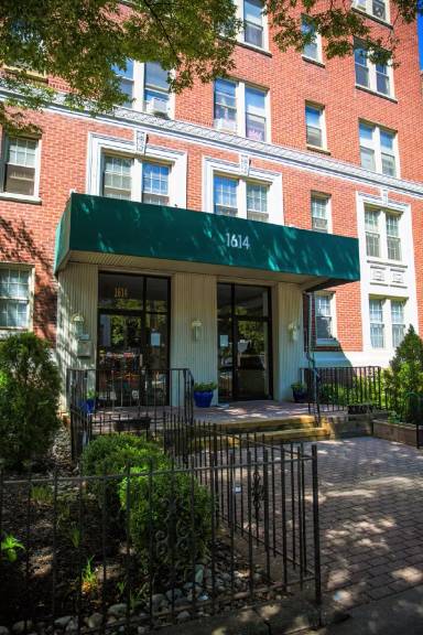Main picture of 1614 17th St NW