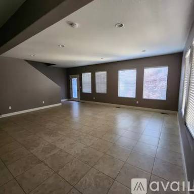 Main picture of 12 W Orchard Ln
