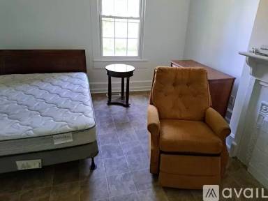 Main picture of 904 Merritt Dr