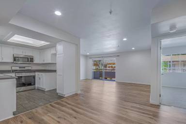 Main picture of 449 N Catalina Ave