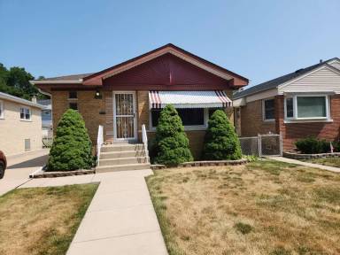 Main picture of 7512 W Touhy Ave